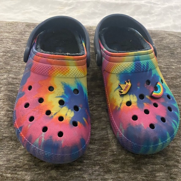 Crocs Tie Dye Rainbow Fleece Lined Dual Comfort Slip On Ladies Size 7 mens 5 - Picture 1 of 5